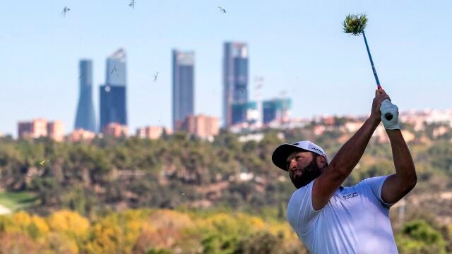 El español Jon Rahm durante su participación en la tercera jornada del Abierto de España de Golf, en el Club de Campo Villa de Madrid