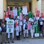 Sanitarios andaluces protestan a la entrada del Hospital Provincial de Córdoba