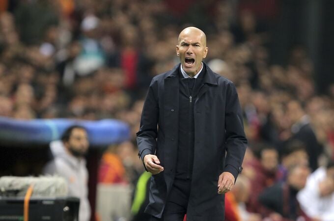 Va a haber una pequeña revolución en el Real Madrid. Tampoco está claro que vaya a seguir Zidane. Lo que él decida