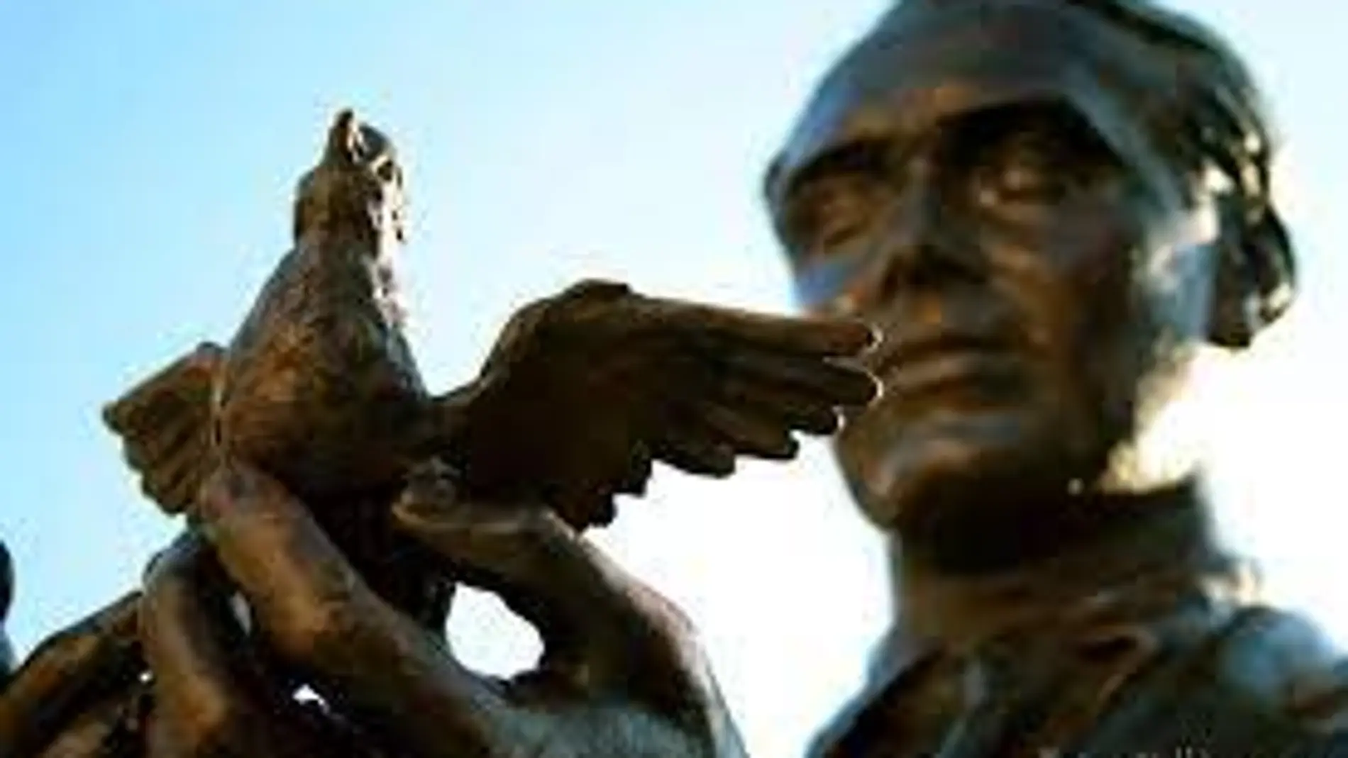 Así era el monumento a García Lorca con la alondra en sus manos