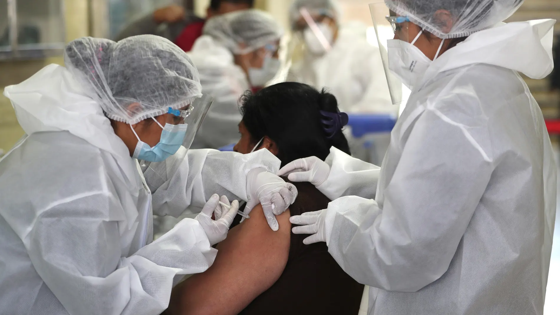 Los expertos prevén una vacunación conjunta covid-gripe a finales de 2021