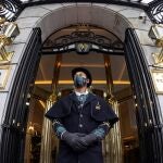 El Hotel Wellington de Madrid reabre sus puertas después de que el coronavirus obligase a su cierre durante casi un año, y tras los 6 millones de euros que se invirtieron en su renovación