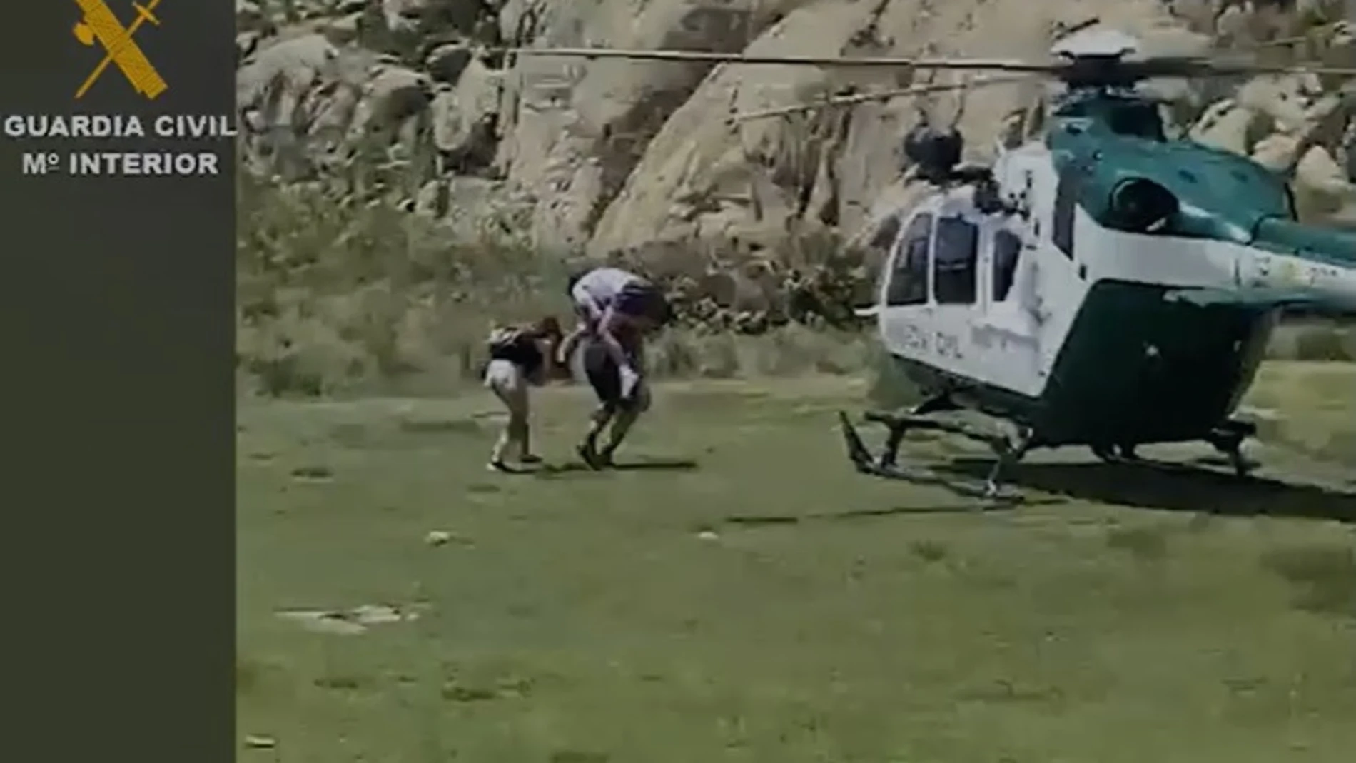 La Guardia Civil rescata en helicóptero a un chico tras lesionarse en el tobillo en La Pedriza (Madrid)