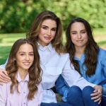 Rania de Jordania junto a sus hijas, Iman y Salma