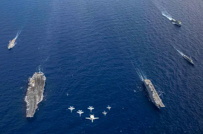 Tres buques de la Armada se adiestran con el portaaviones estadounidense “George H. W. Bush” en el Mediterráneo