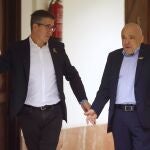 El portavoz del Grupo Parlamentario Socialista en el Congreso de los Diputados, Patxi López (i) y el secretario general del Grupo Socialista en el Congreso, Rafael Simancas (d).