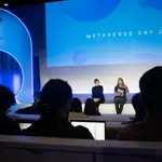 Yaiza Rubio, Chief Metaverse Officer de Telefónica, y Chema Alonso, Chief Digital Officer de la compañía, durante el &quot;Metaverse Day&quot; de Telefónica