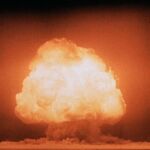 Hongo provocado por la explosión de The Gadget en 1945, la primera explosión nuclear de la historia que tuvo una potencia de 25 kilotones.