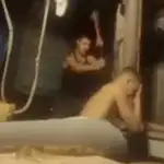 El vídeo de un joven ruso rompiéndole el brazo a su amigo, quien le pidió que con un martillo se lo fracturara, se hizo viral en las redes