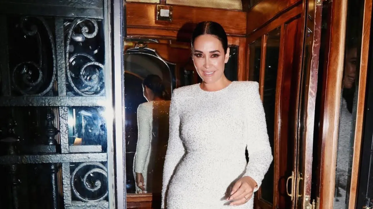 Las invitadas de otoño (y hasta las novias más modernas) van a querer copiarle a Vicky Martín Berrocal este vestido blanco de lentejuelas de su marca Las invitadas de otoño (y hasta las novias más modernas) van a querer copiarle a Vicky Martín Berrocal este vestido blanco de lentejuelas de su marca