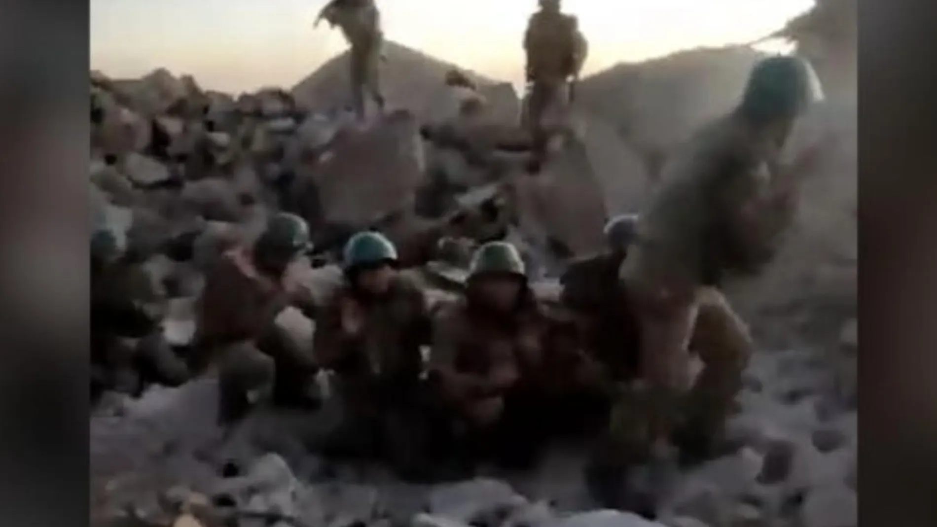 Captura del vídeo que supuestamente capta la ejecución de militares armenios a manos de soldados azeríes
