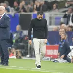 Xavi Hernández, cabizbajo tras perder contra el Inter de Milan en Champions
