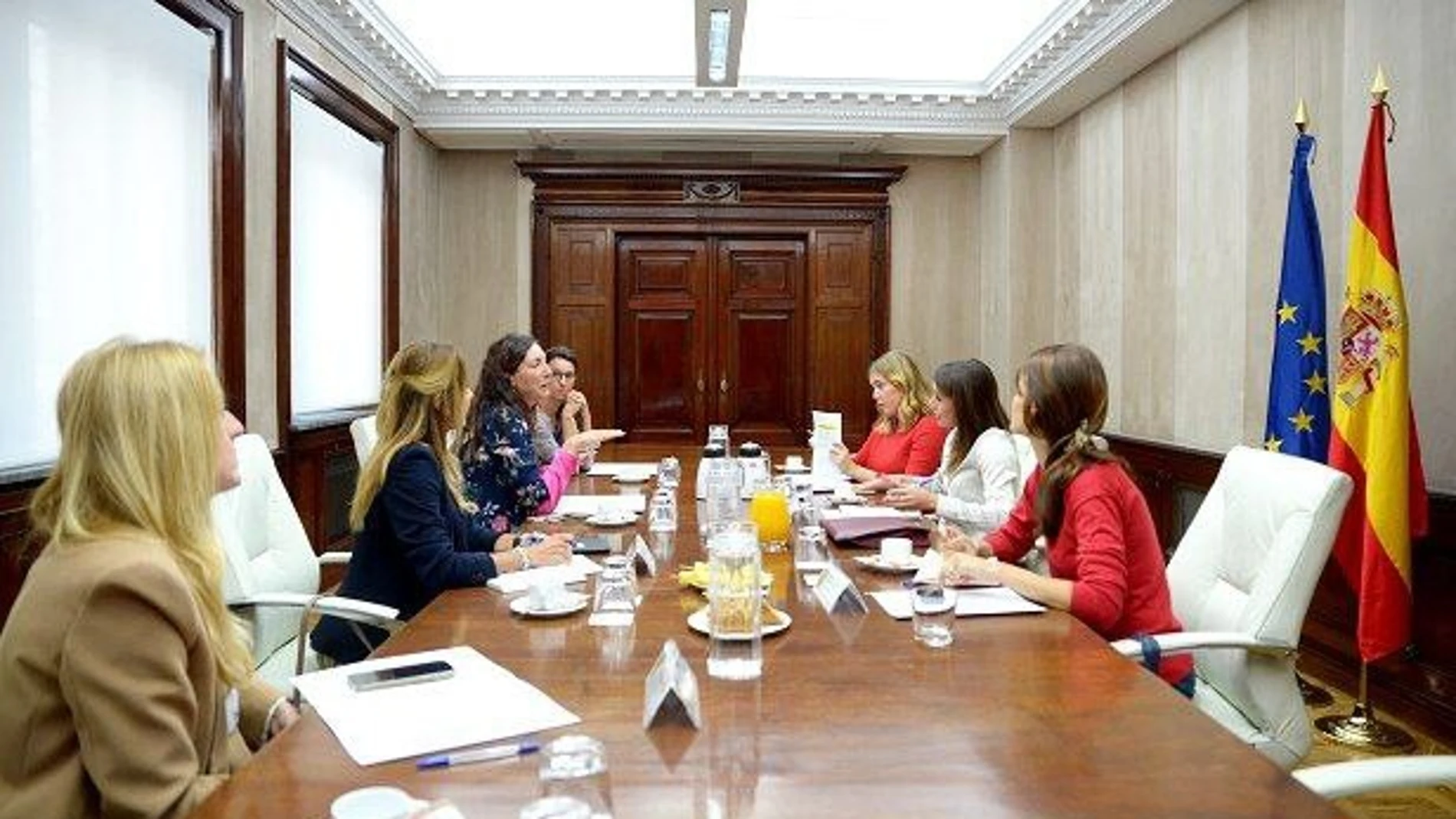 La consejera de Inclusión Social, Juventud, Familias e Igualdad, Loles López, se reúne en Madrid con la ministra de Igualdad, Irene Montero
