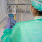 Tecnología de voz e Inteligencia Artificial permiten hacer un seguimiento de pacientes paliativos a través de llamadas y un sistema de alertas, que avisa a los profesionales