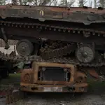 Restos de vehículos militares ucranianos en Lyman (Ucrania)