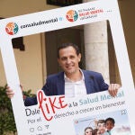 El presidente de la Diputación de Valladolid, Conrado Íscar, apoya el Día de la Salud Mental