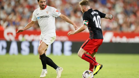 Thomas Delaney con el Sevilla. EFE/José Manuel Vidal