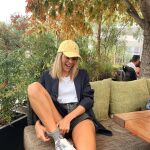 Anna Padilla con shorts y blazer en octubre