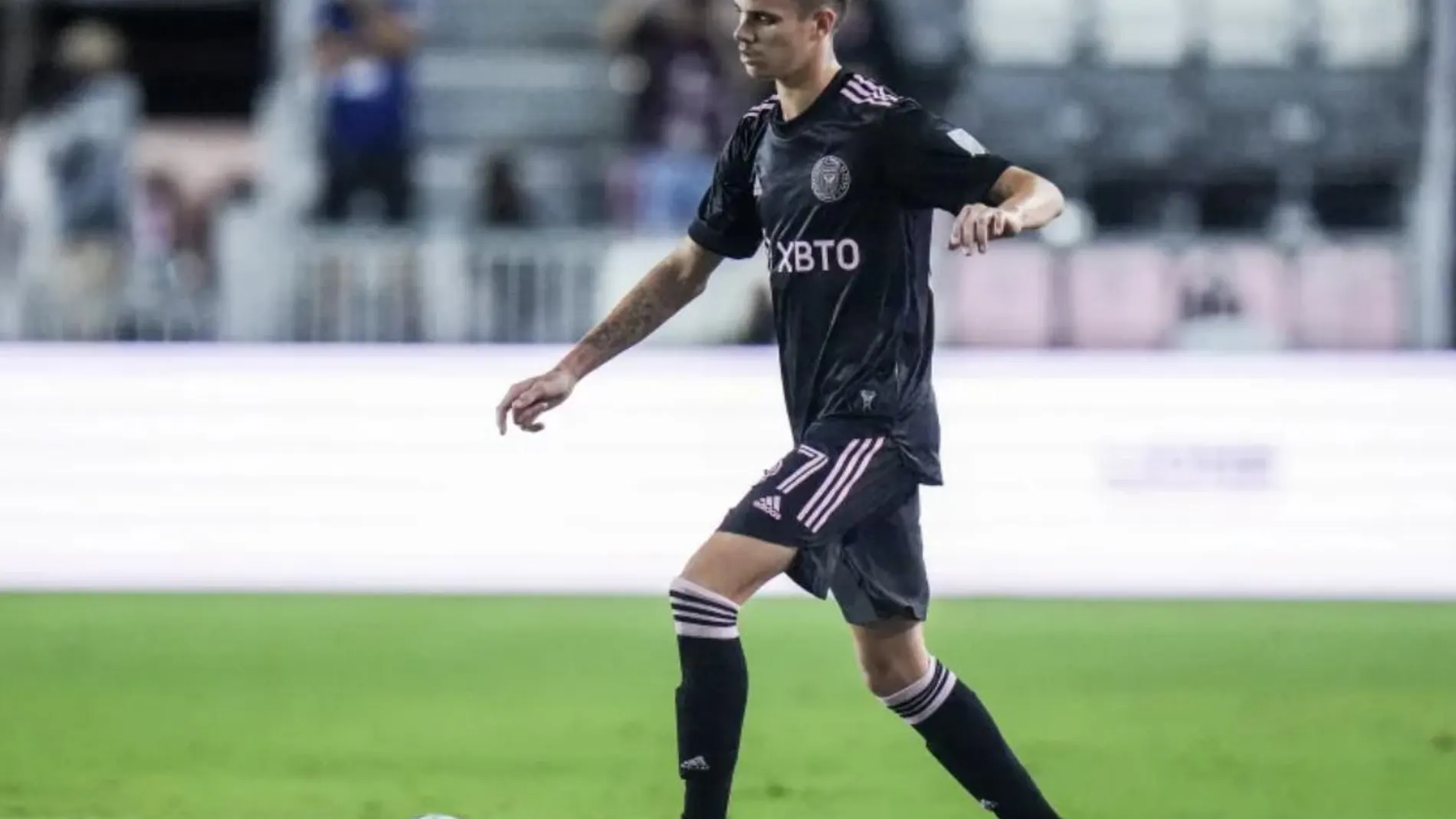 Romeo jugando ante el FC Barcelona