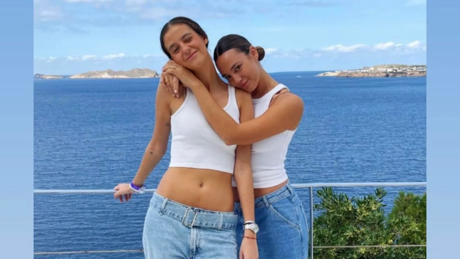Victoria Federica y Rocío Laffón en Ibiza.