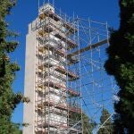 Obras para eliminar los elementos franquistas del monumento de Sa Feixina