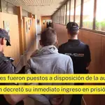 Detenidos “in fraganti” por atracar dos bancos en Madrid con una pistola simulada y cuchillos
