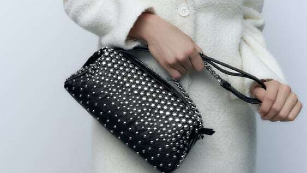 Fantas a low cost 3 bolsos de Zara con los que brillar s all por