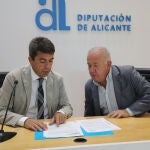 El presidente de la Diputación de Alicante, Carlos Mazón, junto al diputado de Desarrollo Económico, Sebastián Cañadas