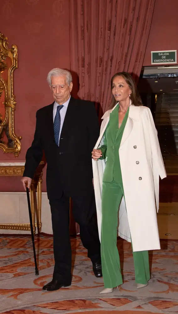 Mario Vargas Llosa e Isabel Preysler llegan al Teatro Real. Ep