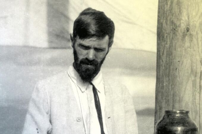 En un obituario, el ensayista y novelista Edward Morgan Forster, defendió la reputación de D.H. Lawrence al describirlo como "el novelista imaginativo más grande de nuestra generación"