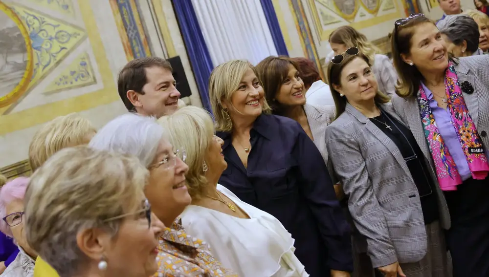Mañueco en el 50 aniversario de Amas de Casa, Consumidores y Usuarios de Salamanca