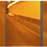 El automóvil llegó a estrellarse contra el muro de un túnel