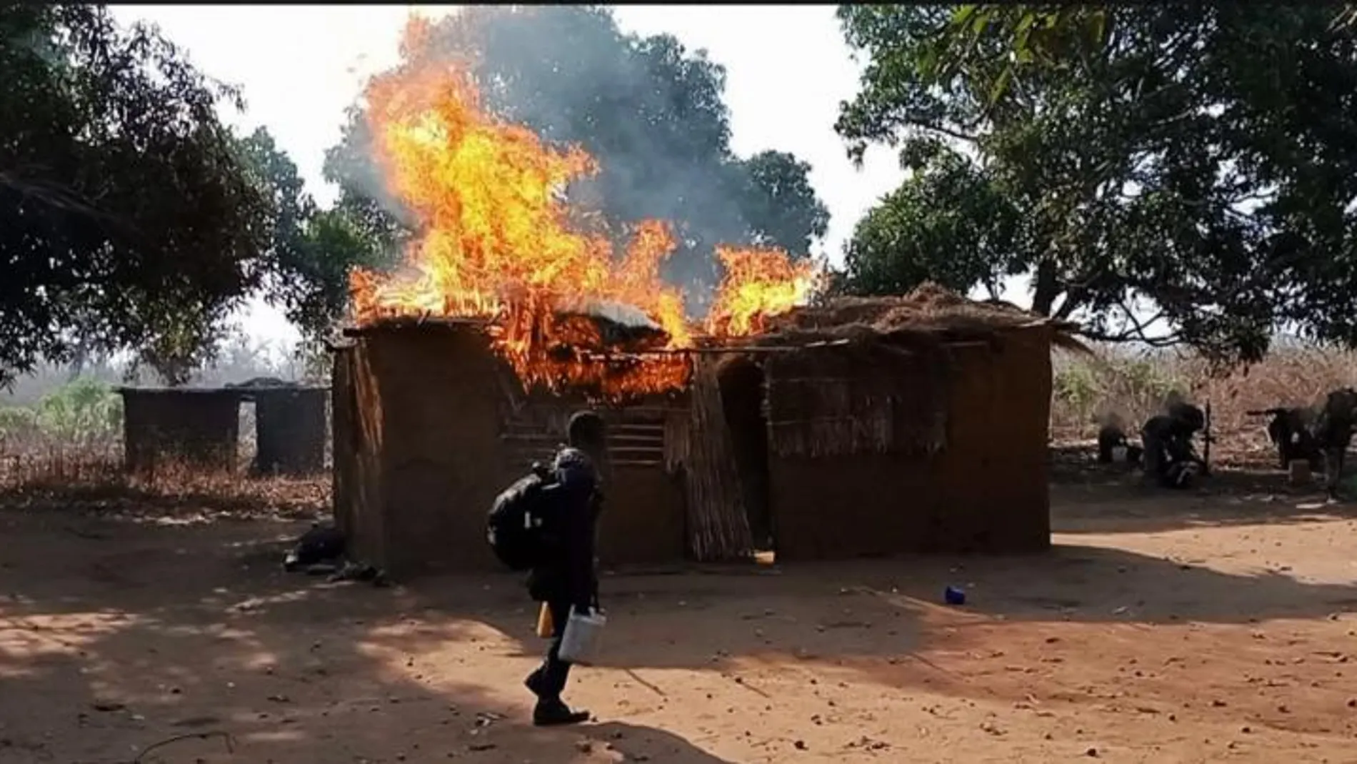 Un momento de la quema del poblado cristiano