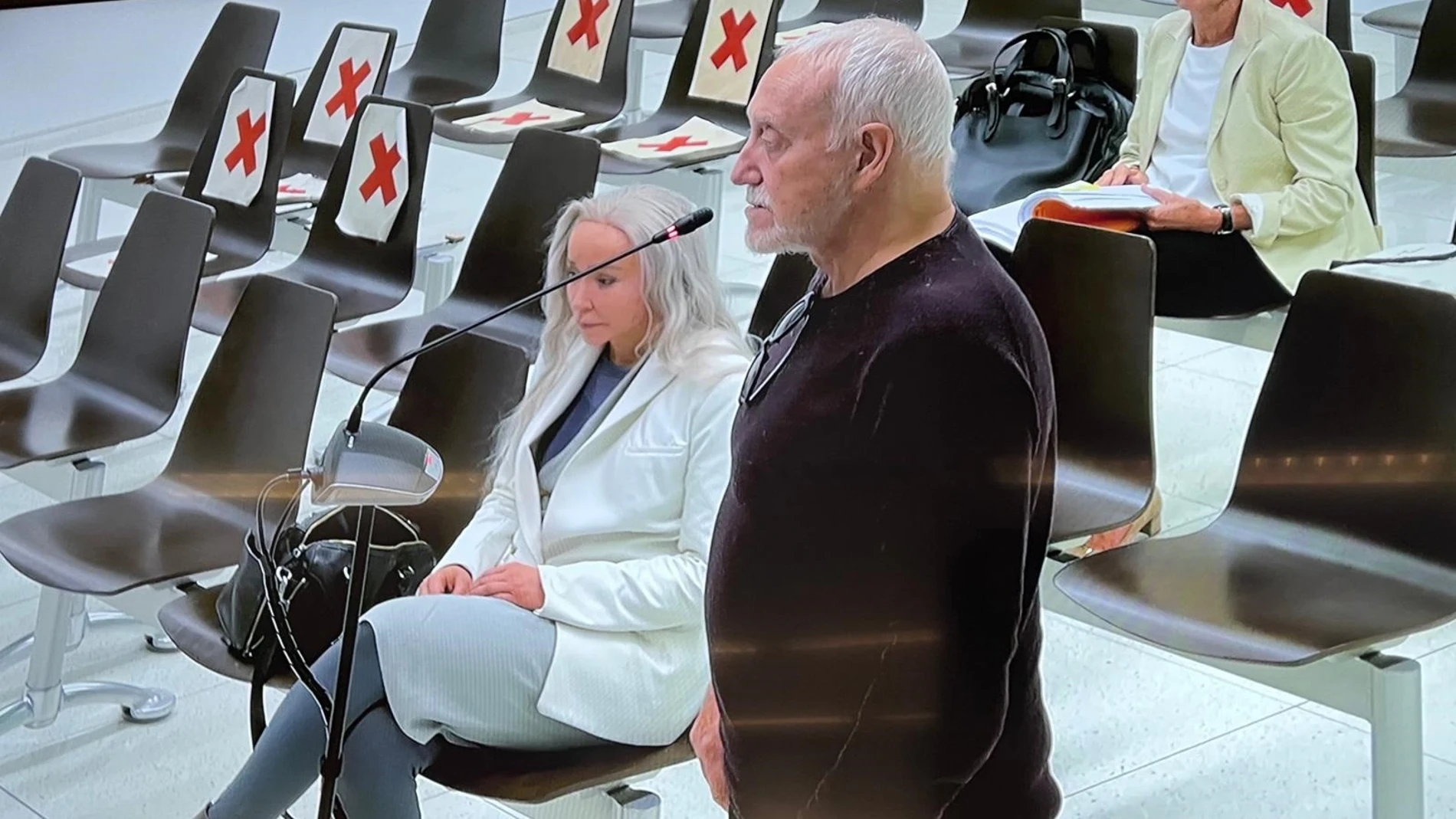 El productor de televisión, Josep Maria Mainat, y su exmujer, Angela Dobrowolski, en el juicio sobre la presunta falsificación de cheques a nombre de él por parte de Dobrowolski.EUROPA PRESS17/10/2022