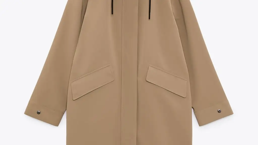 Parka engomada water and wind protection, de Zara