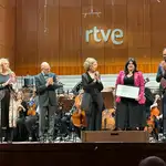 La compositora Nuria Núñez recibiendo el Premio de Composición Musical Reina Sofía