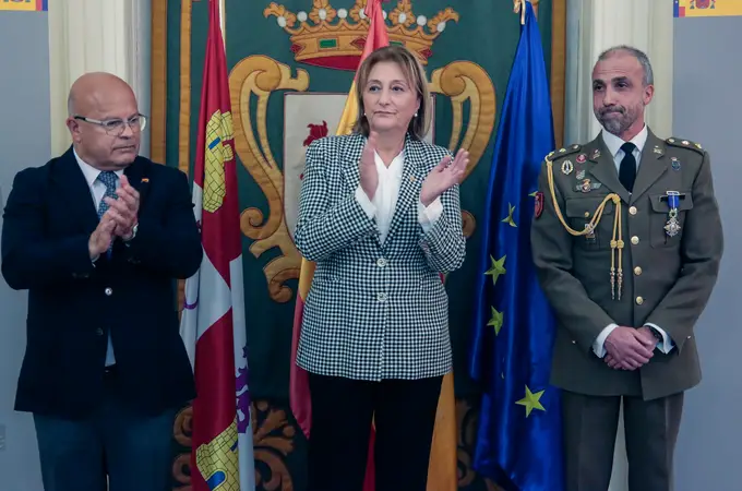 El teniente coronel José Alberto Barja Navarro recibe “con tremendo honor” la Cruz de Oficial de la Orden del Mérito Civil