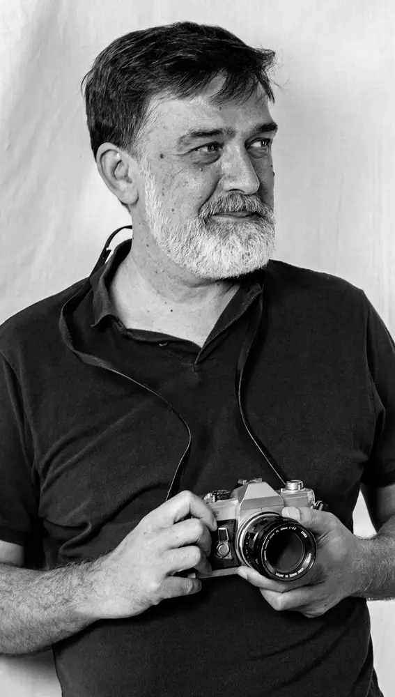 Detrás del objetivo, Fernando Zaragoza es `Peter Zarkob"