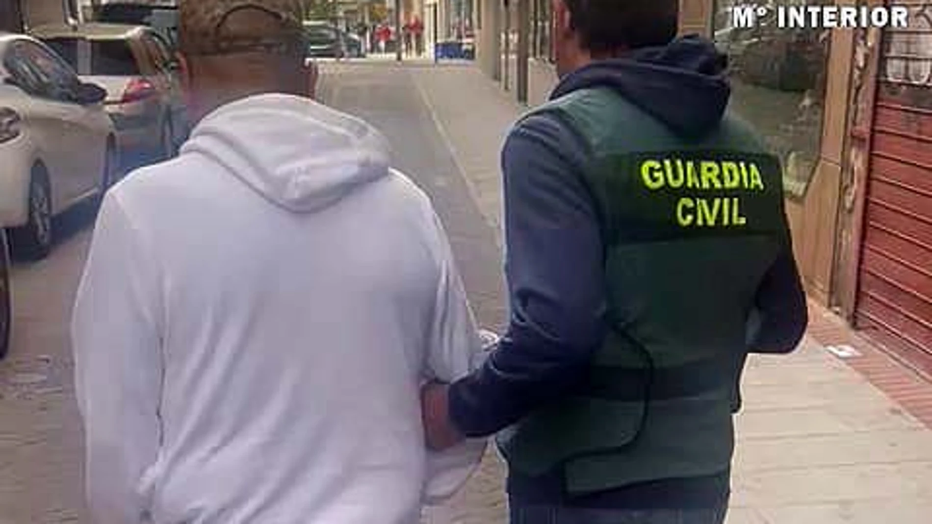 Dos detenidos por hurtos en el interior de vehículos en áreas de descanso y servicio de la AP-6 D de San Rafael y Villacastín (Segovia)