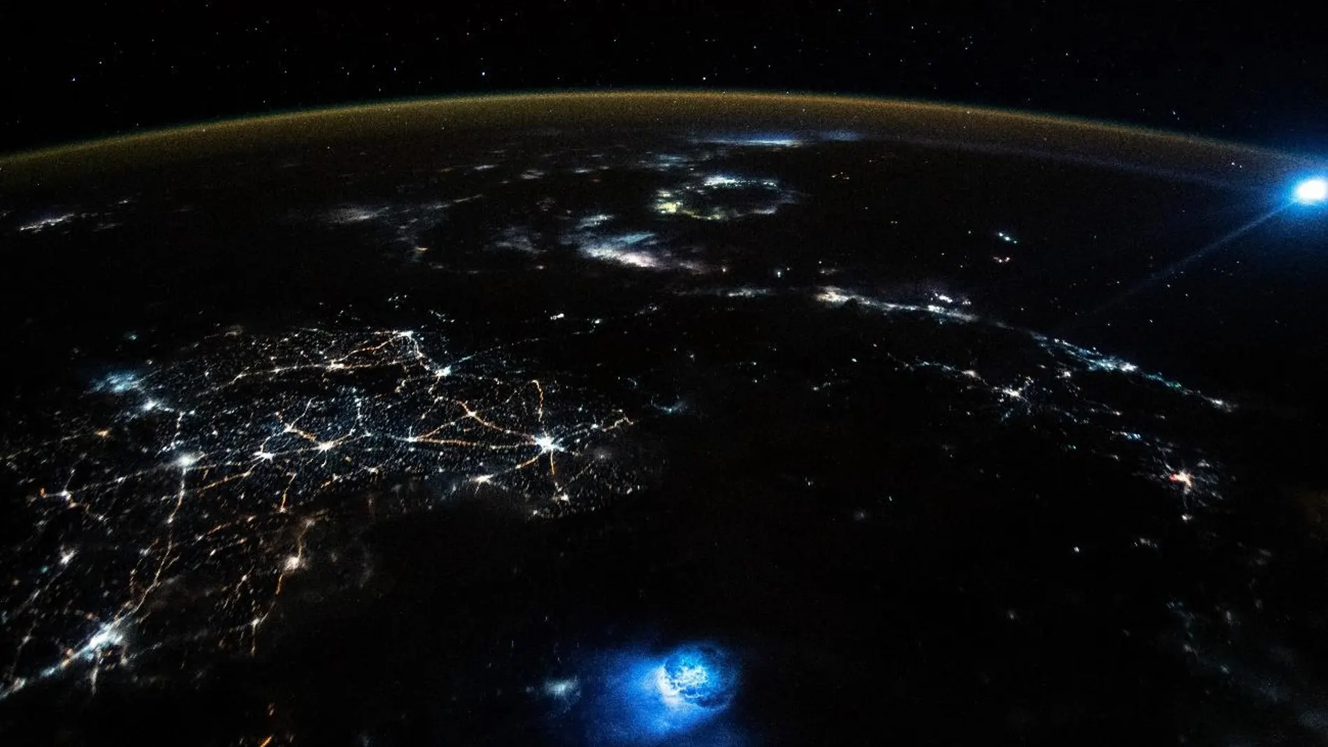 Fotografía tomada desde la Estación Espacial Internacional cuando estaba sobrevolando China el 30 de octubre de 2021