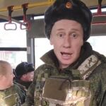 Imagen del soldado ruso lamentando que le hayan entregado un chaleco de paintball para protegerle de las balas reales del frente de batalla en Ucrania