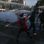 Manifestantes se enfrentan a la Policía en Santiago de Chile