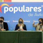 La portavoz del PP en la Comisión de Interior del Congreso, Ana Vázquez, en un acto en Ávila, junto a la diputada Alicia García