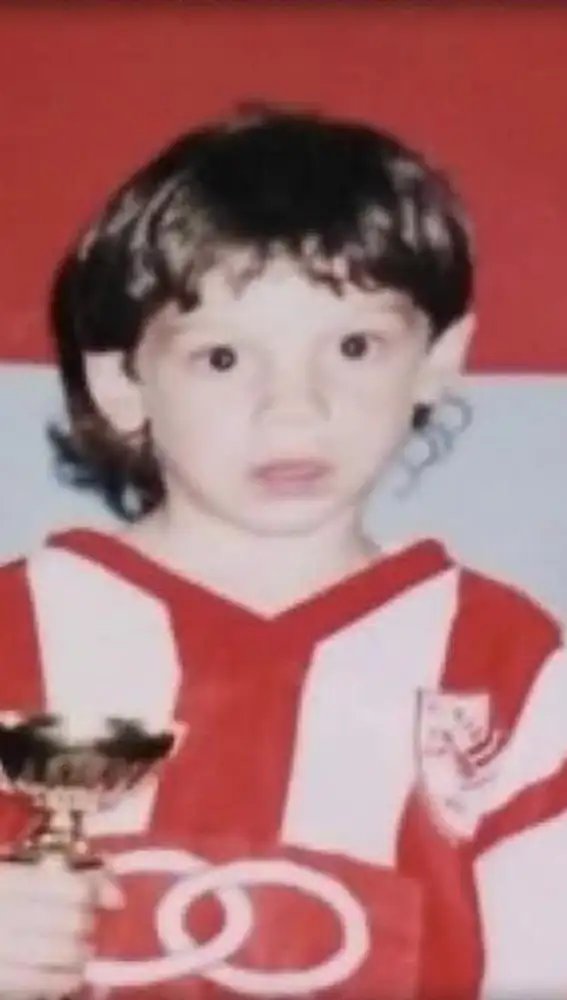 Fede Valverde con su primer Trofeo cuando tenía cuatro años
