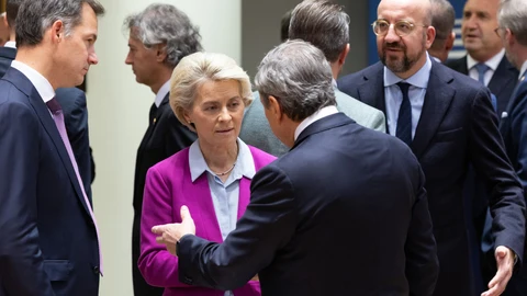 El primer ministro de Bélgica, Alexander De Croo, la presidenta de la Comisión Europea, Ursula Von der Leyen, el ex primer ministro de Italia, Mario Draghi, y el presidente del Consejo Europeo, Charles Michel