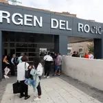 Entrada del hospital Virgen del Rocío de Sevilla donde se encontraba hospitalizado Kiko Rivera. EFE/José Manuel Vidal