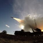 Lanzamiento de dos misiles desde sendas plataformas Patriot del Ejército español
