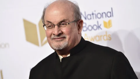 El escritor Salman Rushdie