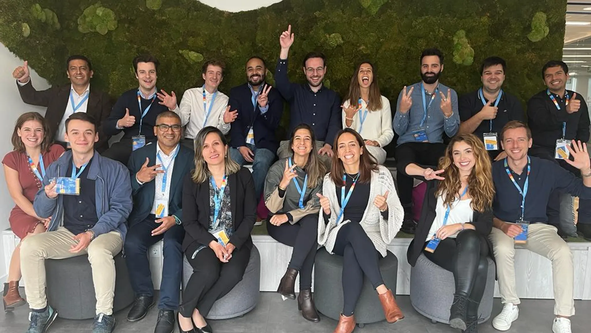 Imagen de familia de los finalistas de los Global eAwards