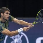 Carlos Alcaraz, durante su partido de primera ronda en Basilea con Jack Draper